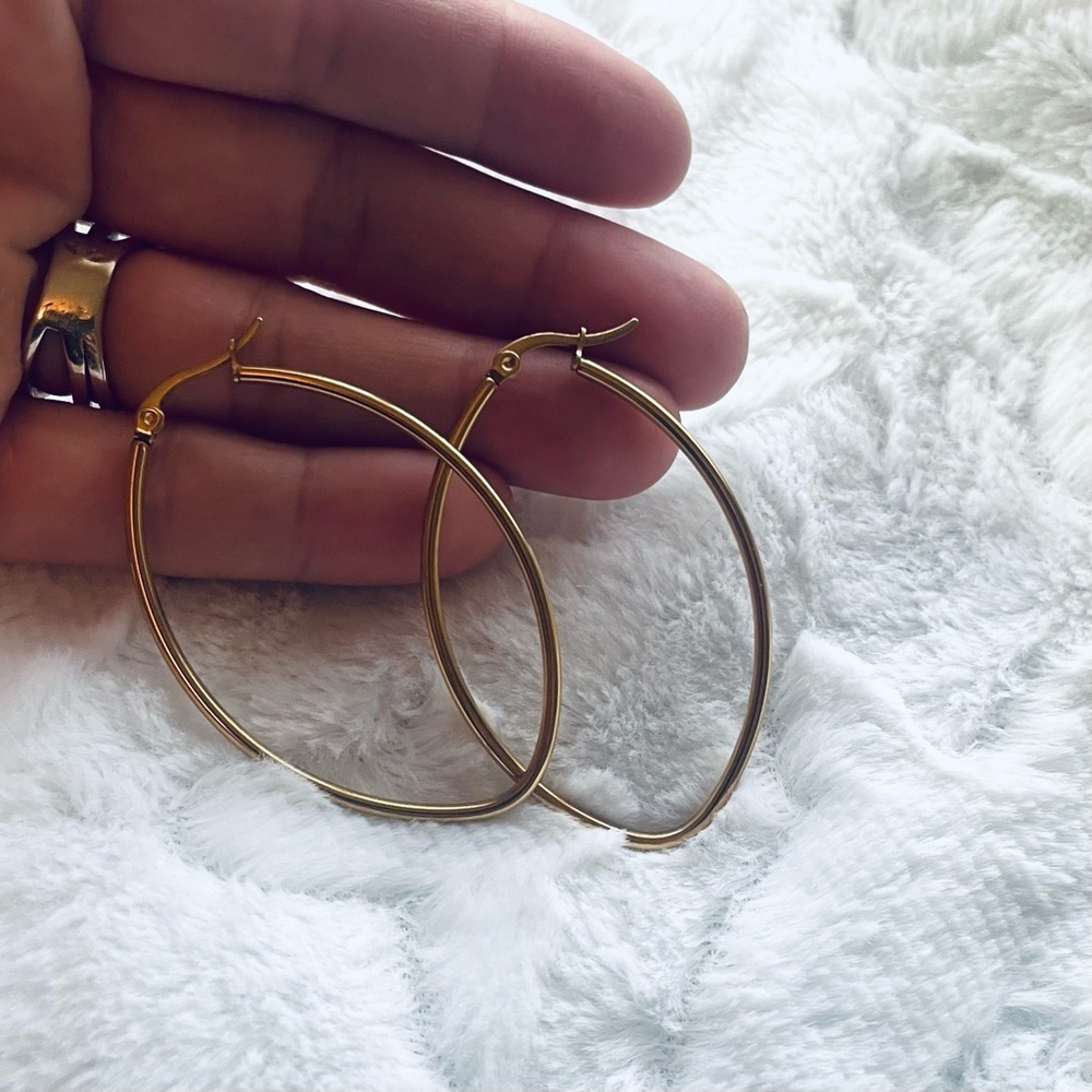 Gold Oval Loop Drop Earrings – 2" ✨ - Picture 3 of 6